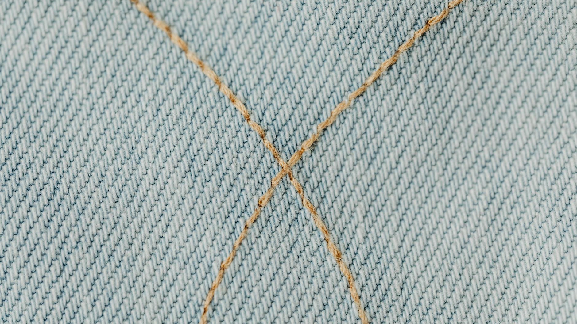 Das versteckte Detail, das billige von hochwertigen Jeans sofort unterscheidet