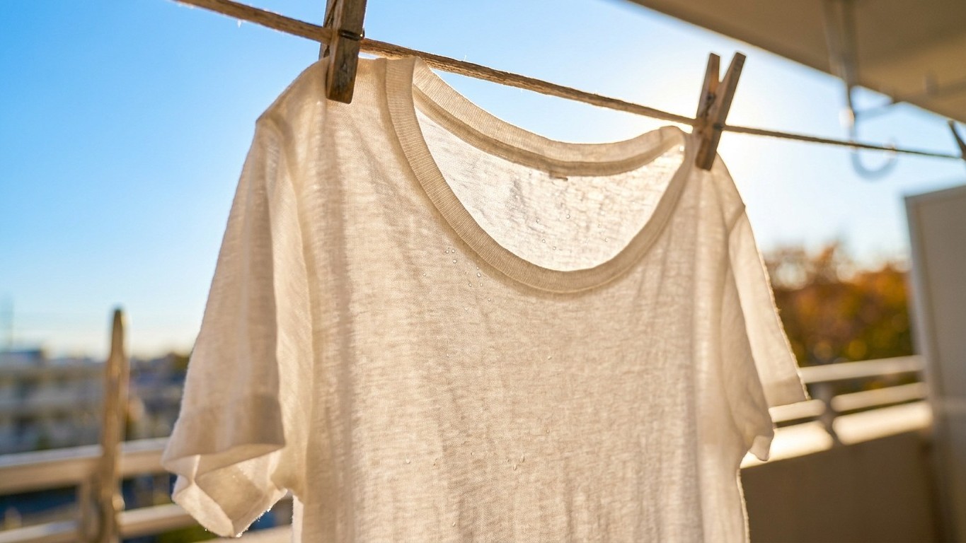 Acht Euro für das perfekte Sommershirt: Das Geheimnis japanischer Kühl-Technologie, das mein Leben veränderte