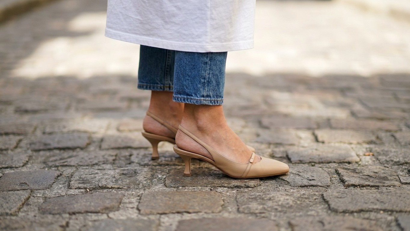 Der Kitten Heel ist zurück: Der vergessene Schuh, den junge Frauen diesen Sommer alle tragen