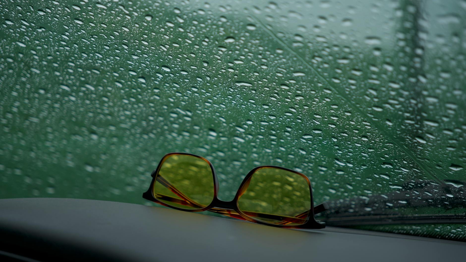 Sonnenbrillen-Desaster im Auto: Wie der Sommer meine Lieblingsbrille zerstörte