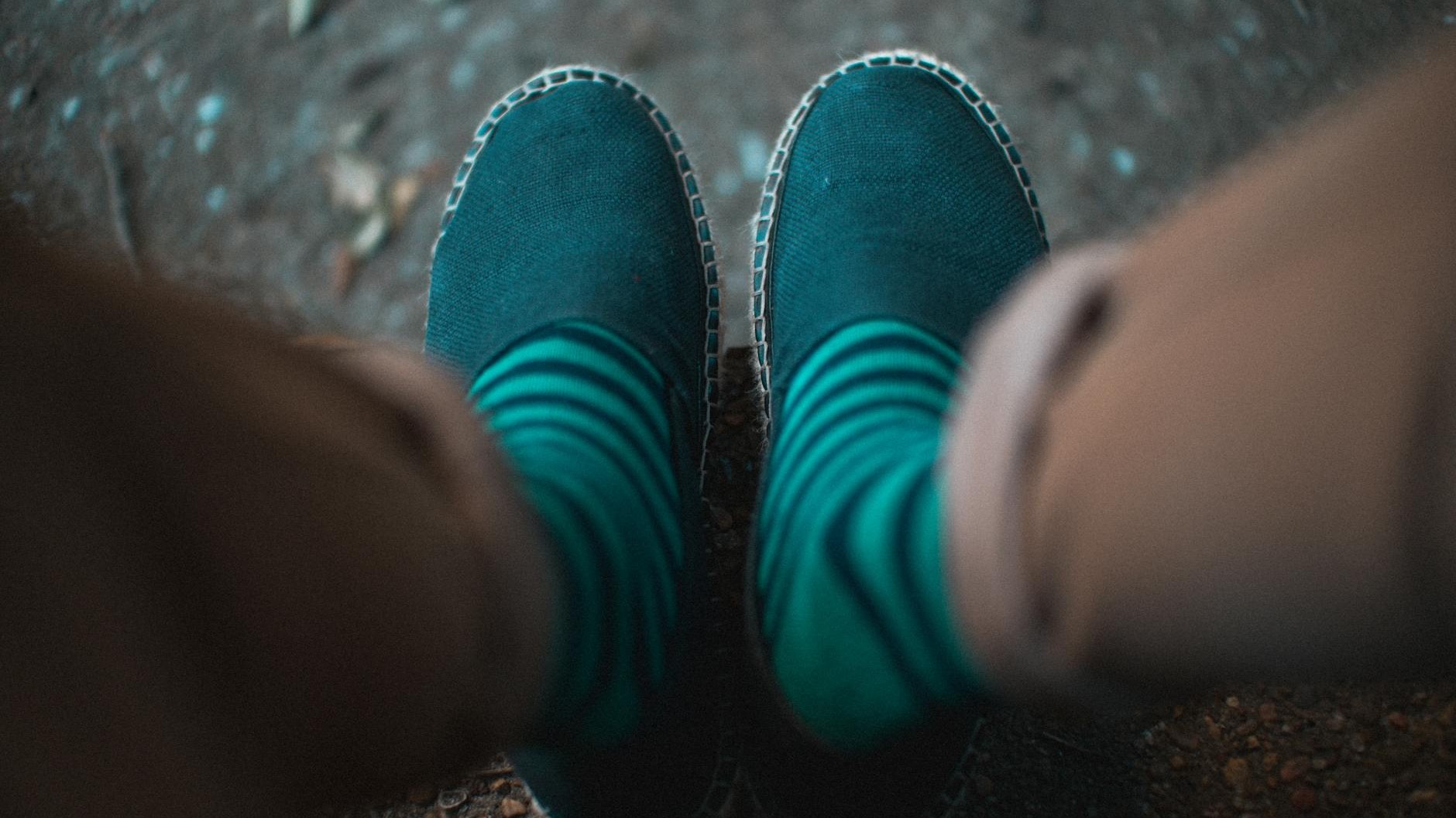 Warum Espadrilles im Regen zusammenbrechen – und warum wir sie trotzdem lieben