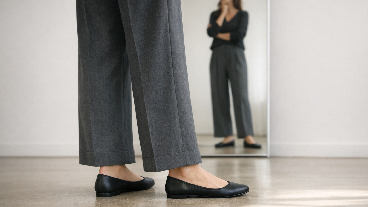 Der verbotene Fehler: Warum Ballerinas deine Marlenehose ruinieren – und wie Vera es mir zeigte