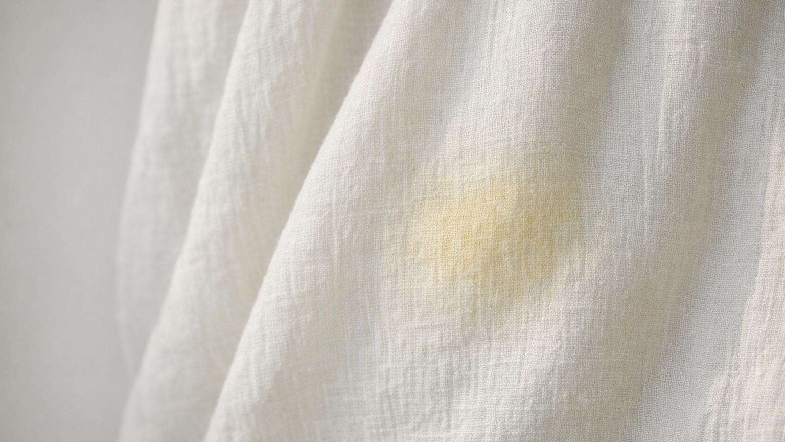 Sonnencreme-Flecken: Wie ich mein weißes Kleid ruinierte und was ich hätte besser machen sollen