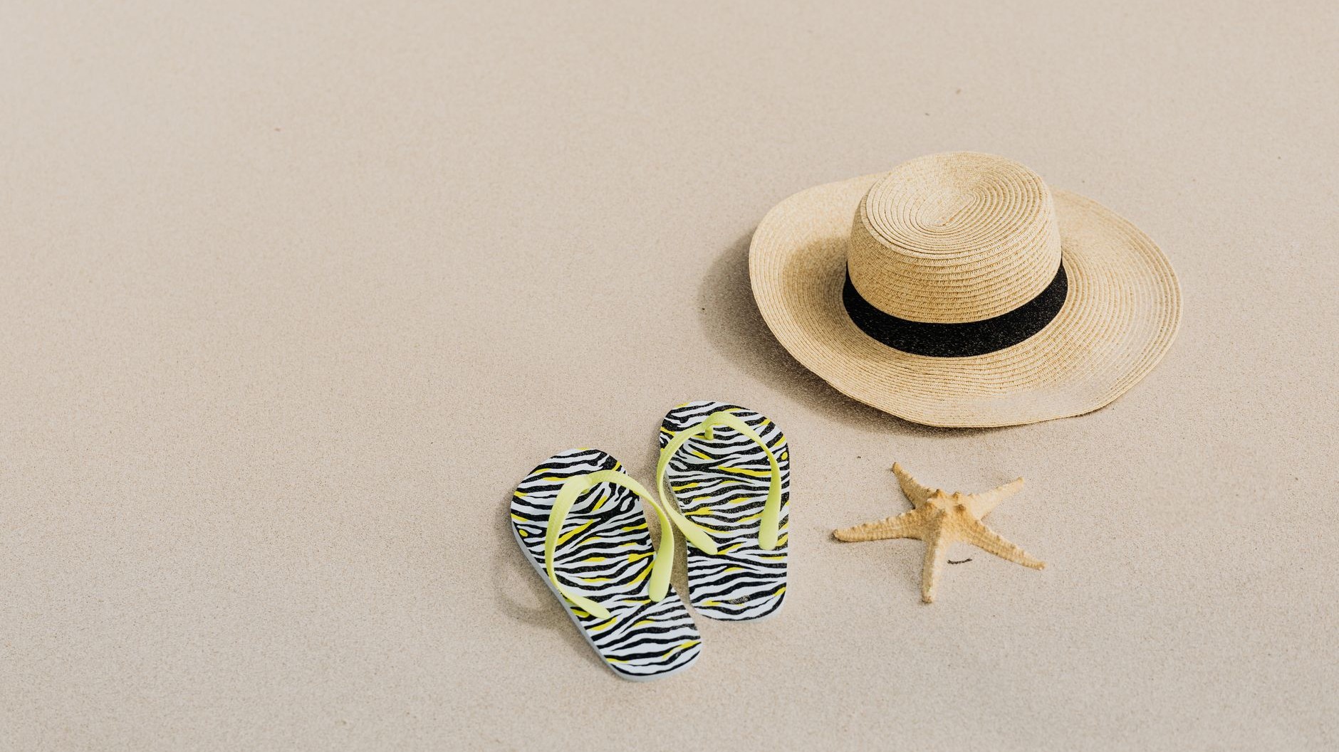 Flip-Flops im Sommer: Warum der bequemste Schuh deine Fersen zerstört