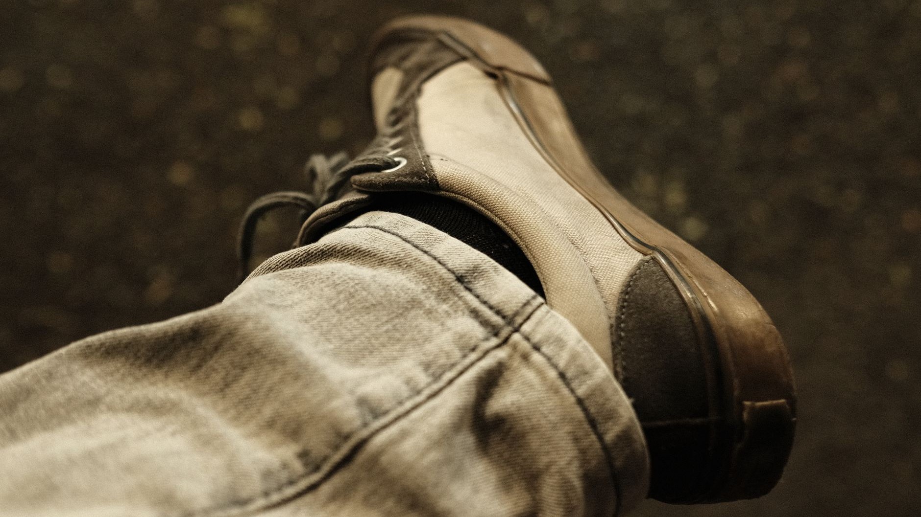 Ich habe meine Sneaker zehn Jahre unberührt im Karton gelassen, nur um sie zu schonen: beim ersten Schritt auf dem Asphalt...